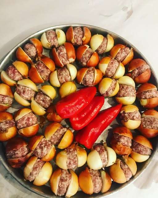 Tepside hazırlanan geleneksel soğan kebabı